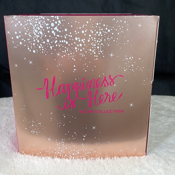 LANCÔME, FEATURING 11 FULL SIZES FAVORITES - Picture 8 of 9